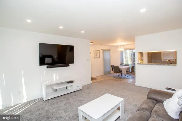 $2,200 | 33-48 Dogwood Lane, Unit C7, Horsham, PA 19044