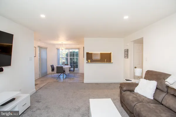 $2,200 | 33-48 Dogwood Lane, Unit C7, Horsham, PA 19044