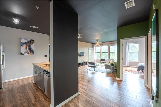 $2,000 | 898 Oak Street Southwest, Unit 1410, Atlanta, GA 30310