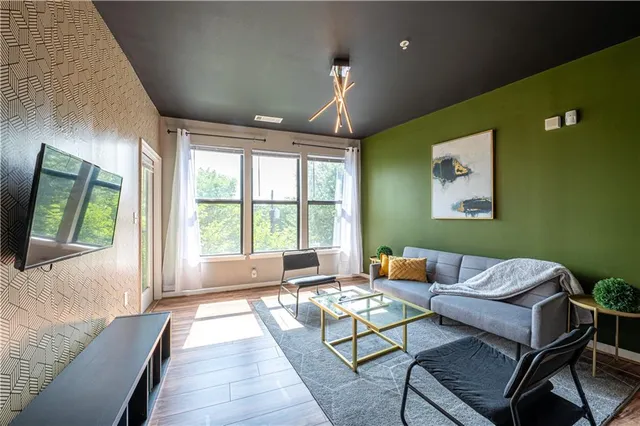 $2,000 | 898 Oak Street Southwest, Unit 1410, Atlanta, GA 30310