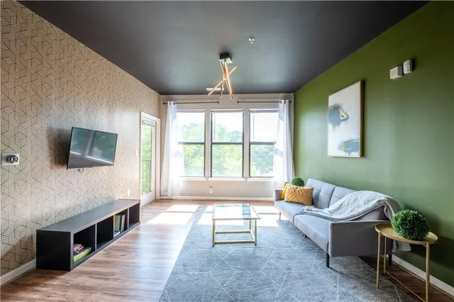 $2,000 | 898 Oak Street Southwest, Unit 1410, Atlanta, GA 30310