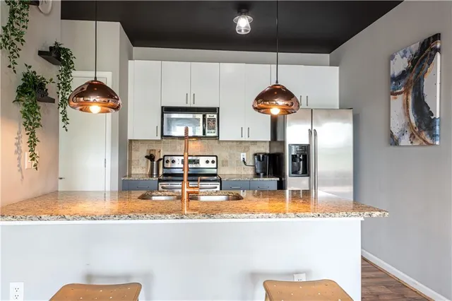 $2,000 | 898 Oak Street Southwest, Unit 1410, Atlanta, GA 30310