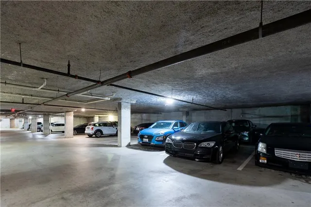 $2,000 | 898 Oak Street Southwest, Unit 1410, Atlanta, GA 30310