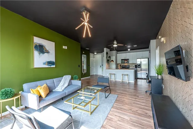 $2,000 | 898 Oak Street Southwest, Unit 1410, Atlanta, GA 30310