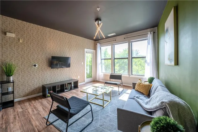 $2,000 | 898 Oak Street Southwest, Unit 1410, Atlanta, GA 30310