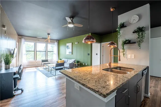 $2,000 | 898 Oak Street Southwest, Unit 1410, Atlanta, GA 30310