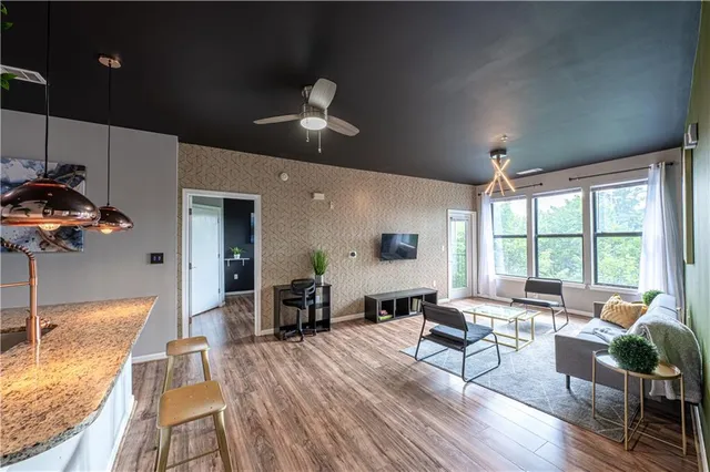 $2,000 | 898 Oak Street Southwest, Unit 1410, Atlanta, GA 30310