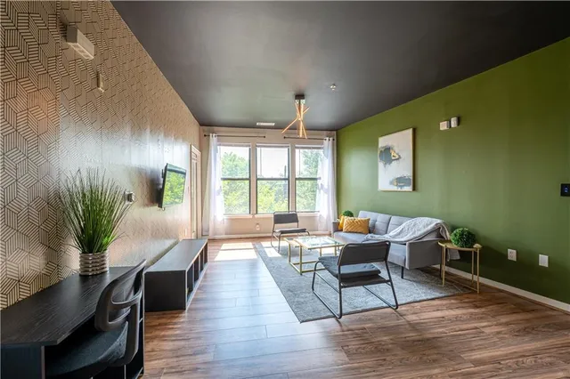 $2,000 | 898 Oak Street Southwest, Unit 1410, Atlanta, GA 30310