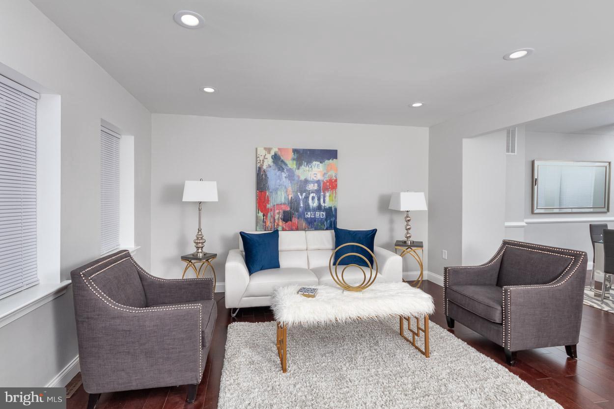 5511 Hillen Road Baltimore, MD 21239 - Photo 3 of 27 Living Room