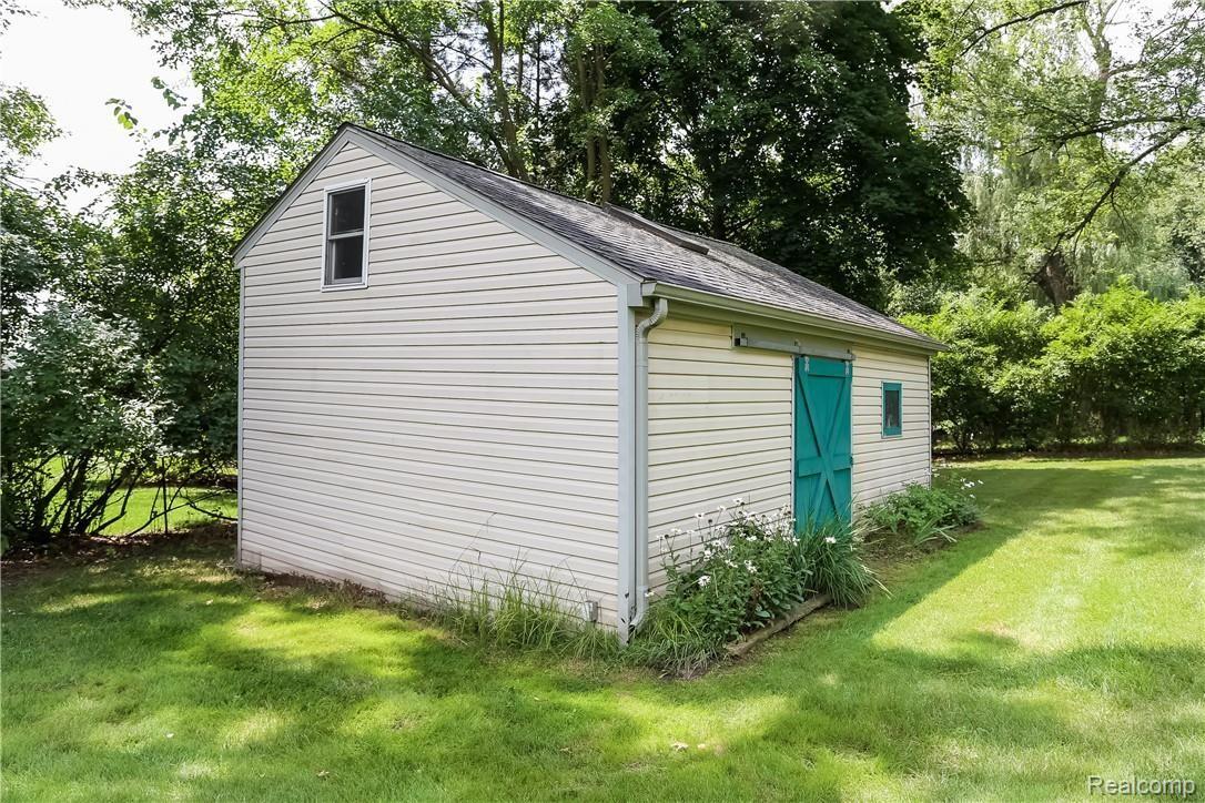 2317 Bunker Hill Road Rochester, MI 48309 - Photo 23 of 25 23 Barn.jpg