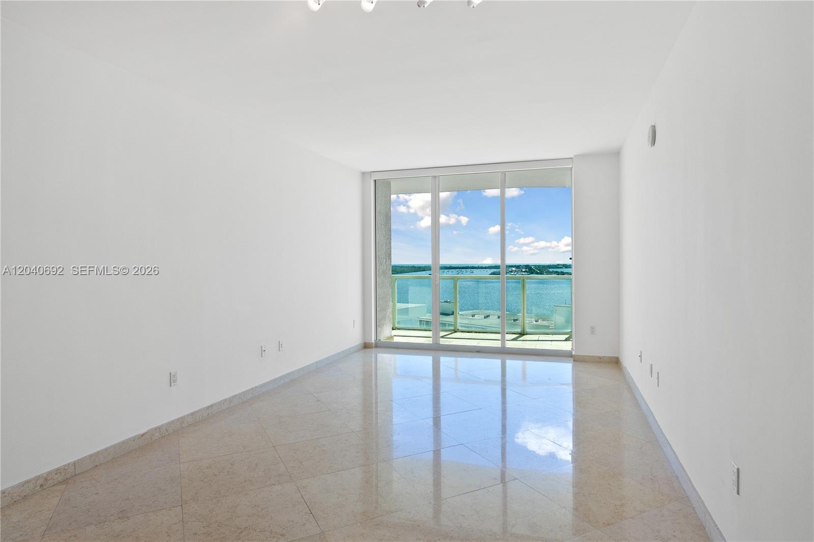 218 Southeast 14th Street, Unit 1803 Miami, FL 33131 - Photo 5 of 23