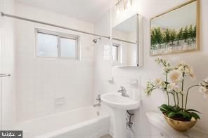 3900 Tunlaw Road Northwest, Unit 305 Washington, DC 20007 - Photo 28 of 32 a bathroom with a potted plant and a sink
