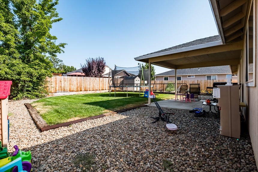 409 Montclair Way Eagle Point, OR 97524 - Photo 23 of 27 409 Montclair-25