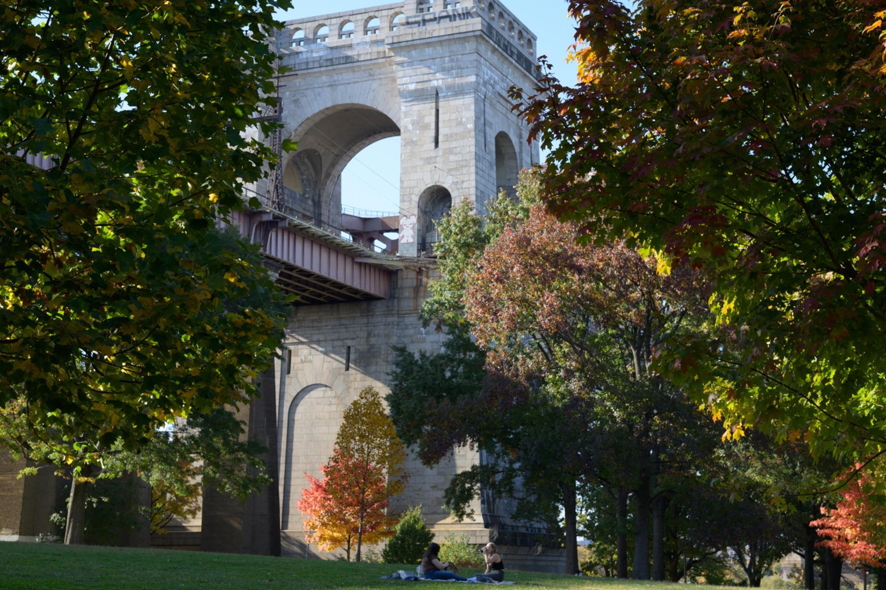 20 Halletts Point, Unit 22405 Queens, NY 11102 - Photo 33 of 47 a aerial view of a house with garden space and sitting area