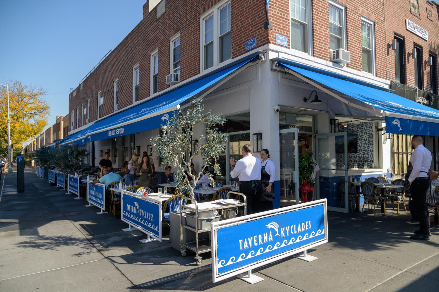 20 Halletts Point, Unit 22405 Queens, NY 11102 - Photo 35 of 47 a street sign on a street corner