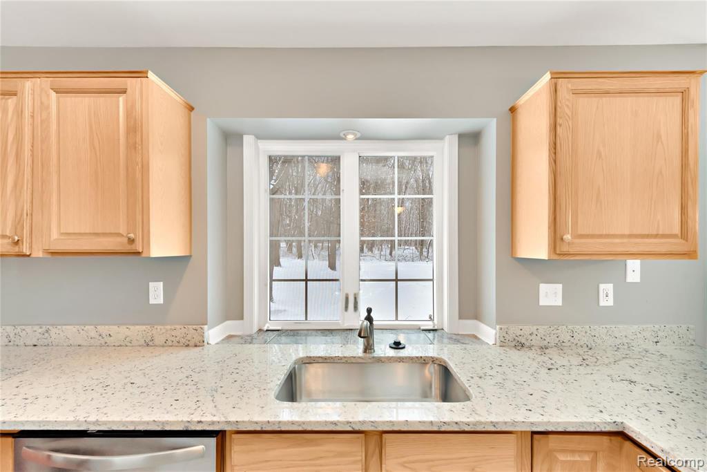 1099 Bloomer Road Rochester Hills, MI 48307 - Photo 27 of 49