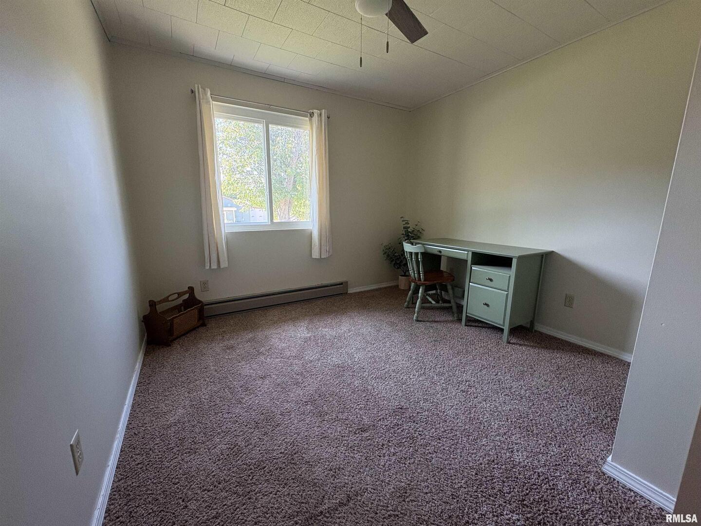 100 North 35th Street Herrin, IL 62948 - Photo 22 of 35 an empty room with a window