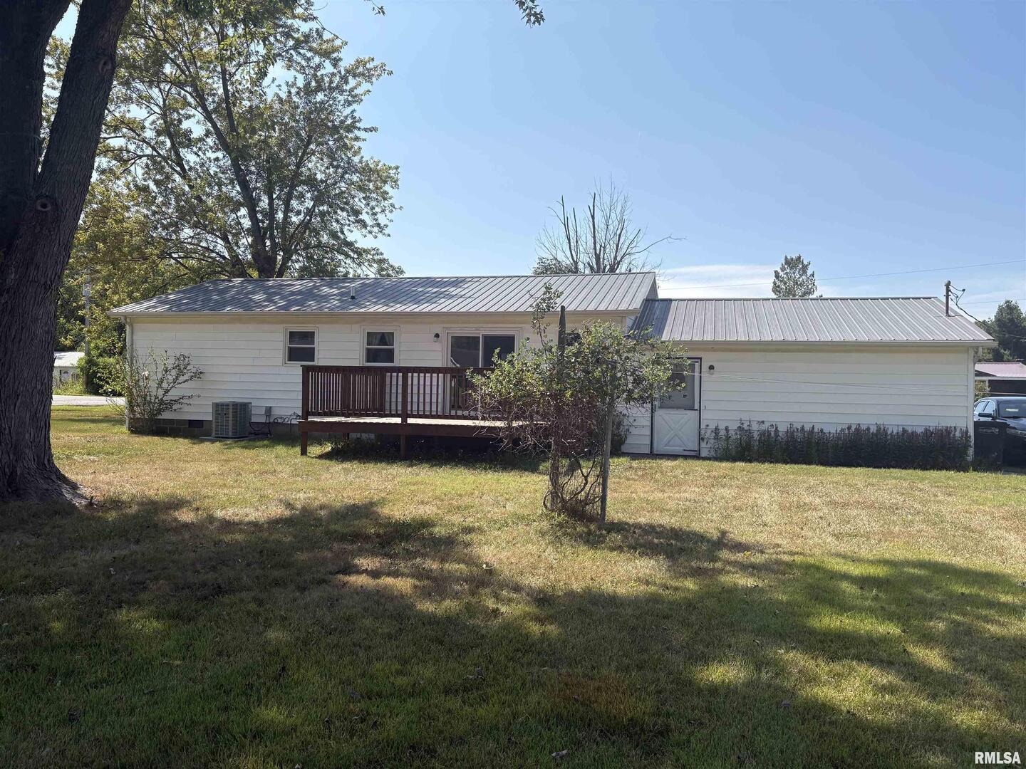 100 North 35th Street Herrin, IL 62948 - Photo 34 of 35 a front view of a house with a yard