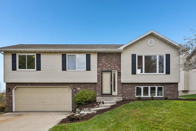 $389,900 | 3315 Windsor Place, West Bend, WI 53090