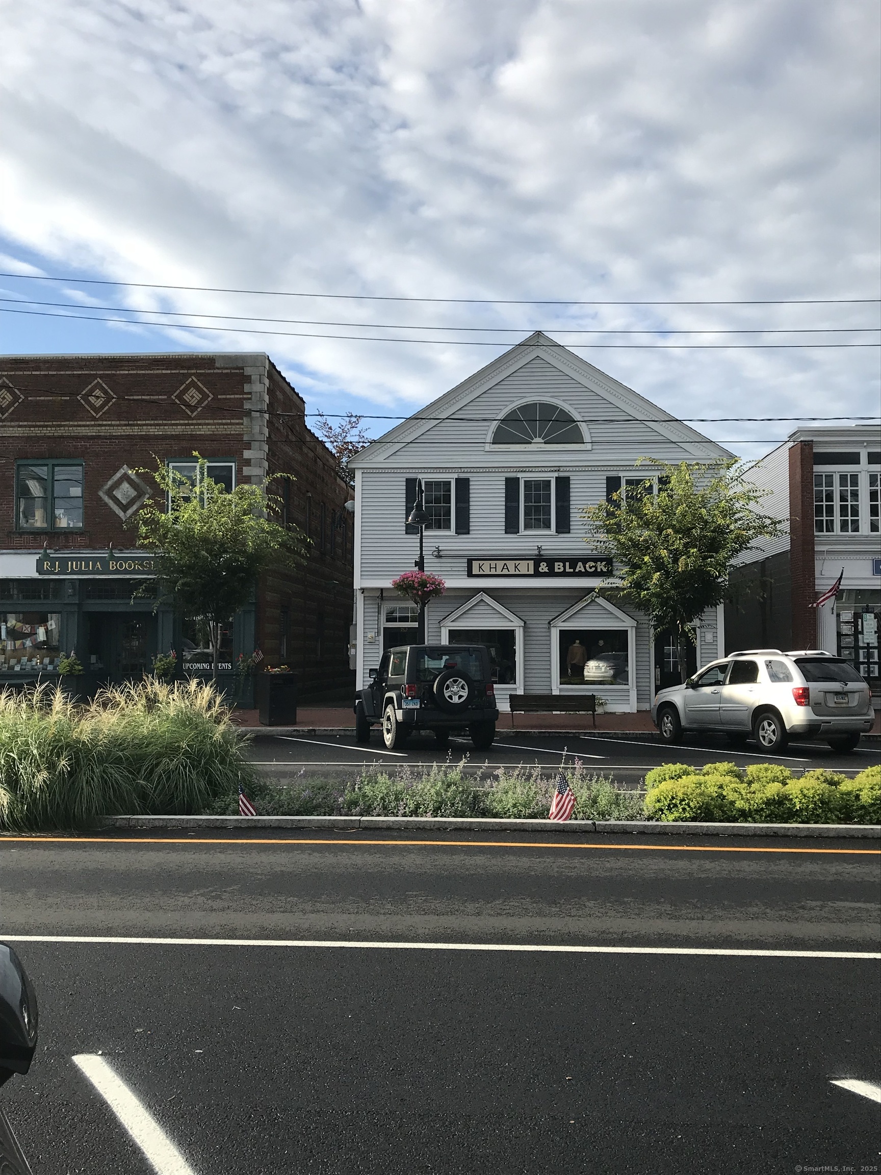 762 Boston Post Road Madison, CT 06443 - Photo 1 of 1 a front view of a house with a garden