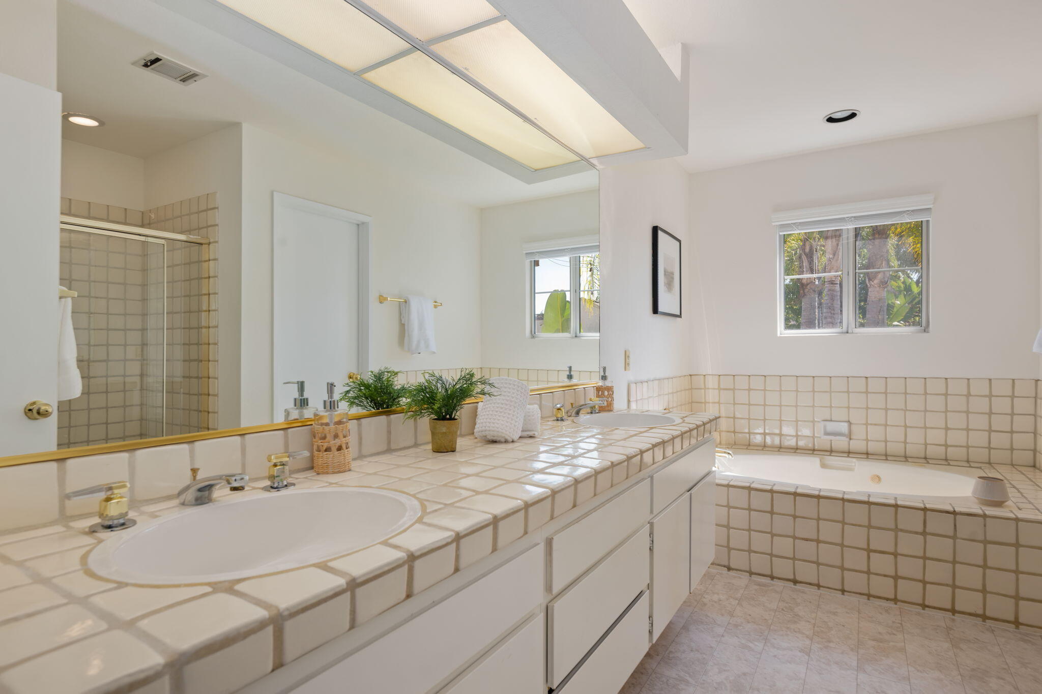 3709 Greggory Way, Unit 2 Santa Barbara, CA 93105 - Photo 17 of 35 22 - Primary Bathroom