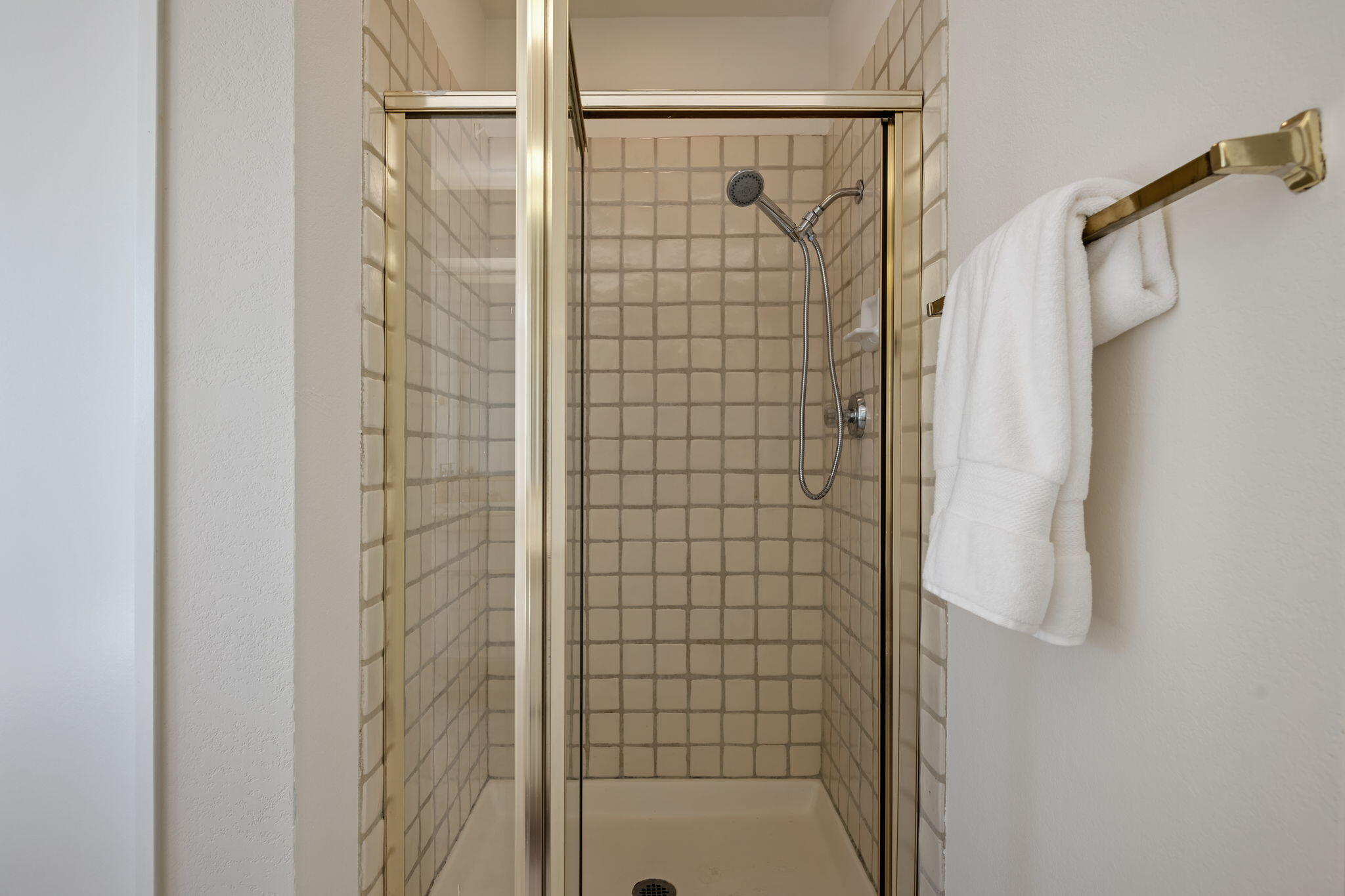 3709 Greggory Way, Unit 2 Santa Barbara, CA 93105 - Photo 18 of 35 23 - Primary Bathroom