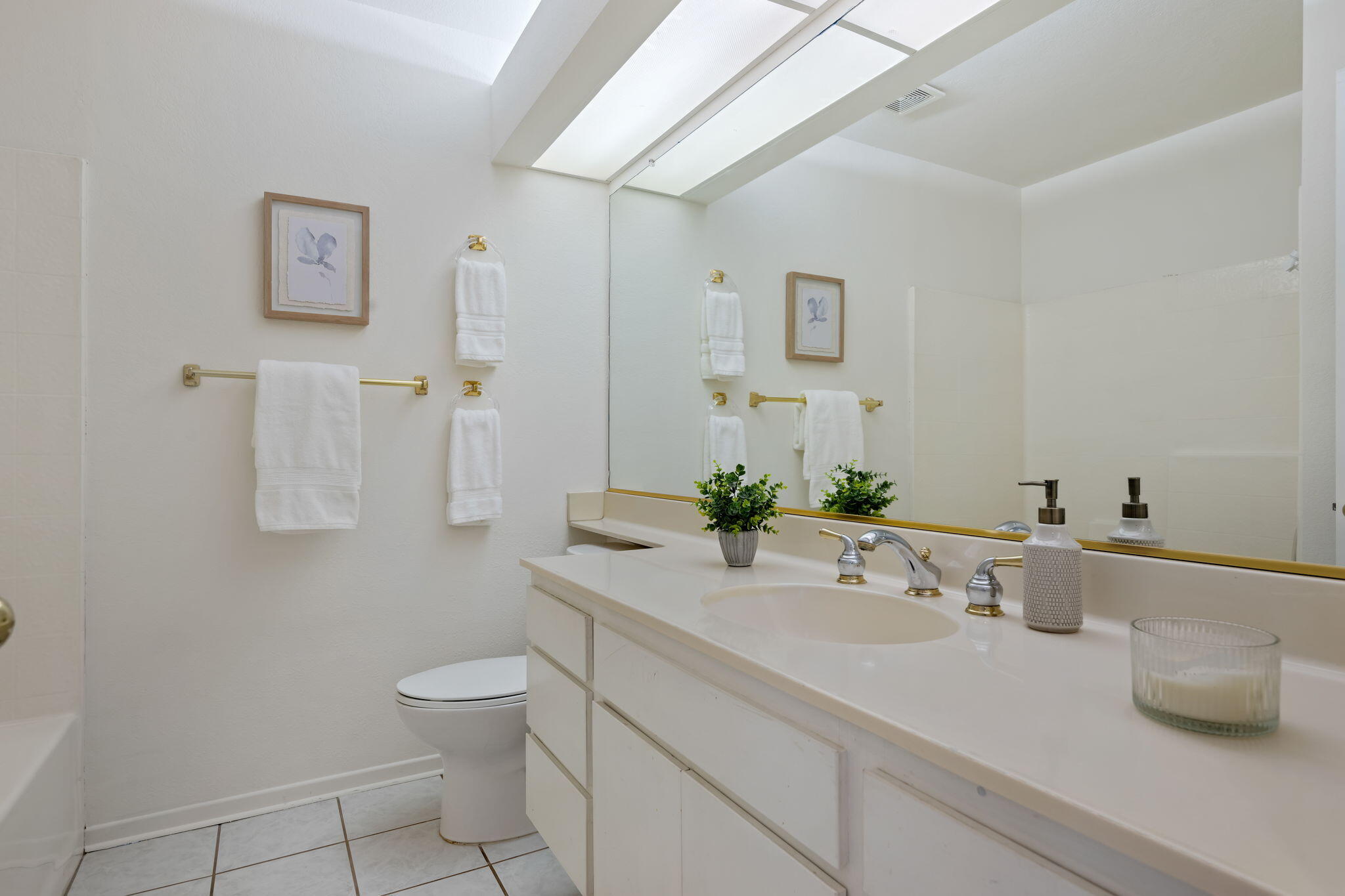 3709 Greggory Way, Unit 2 Santa Barbara, CA 93105 - Photo 21 of 35 26 - Bathroom 2