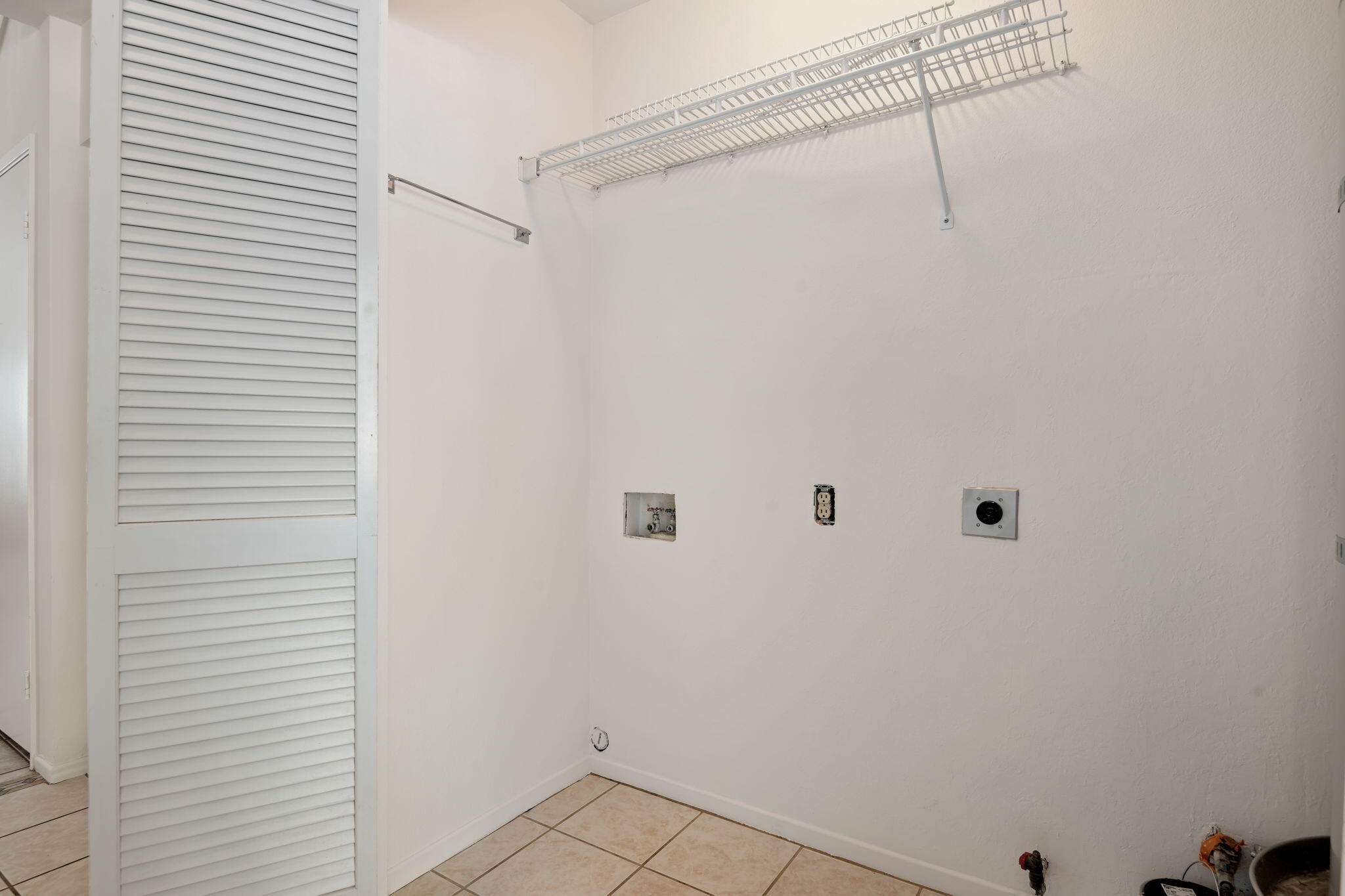 3709 Greggory Way, Unit 2 Santa Barbara, CA 93105 - Photo 25 of 35 30 - Laundry