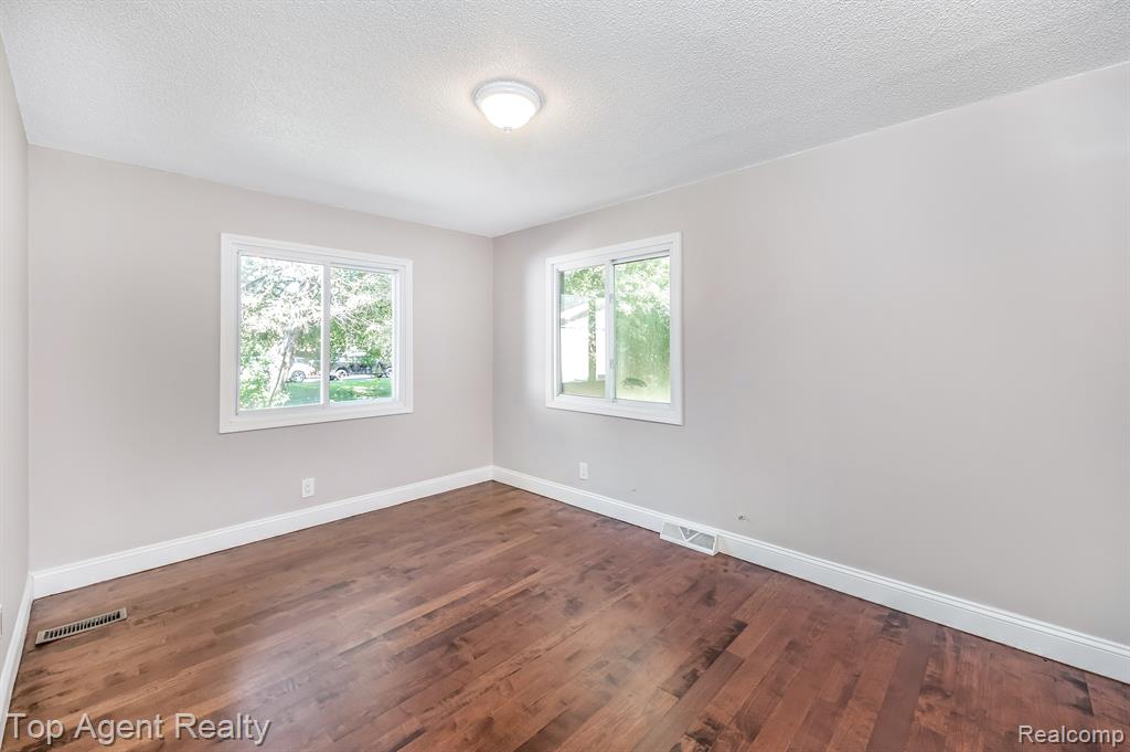 110 Wabash Road Rochester Hills, MI 48307 - Photo 16 of 35
