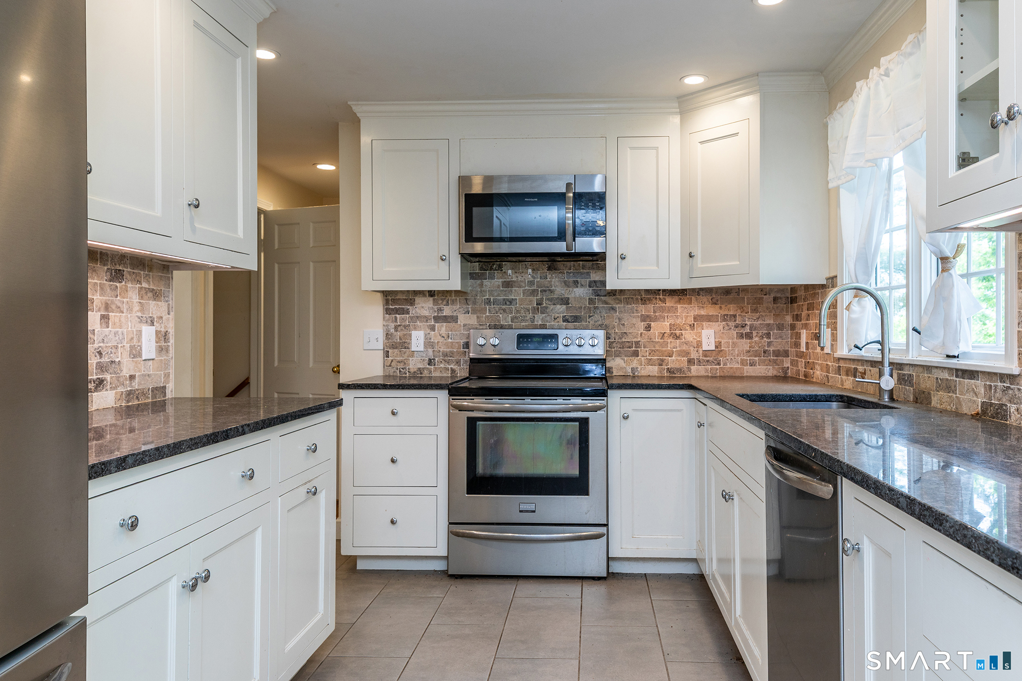 4 Judge Road Roxbury, CT 06783 - Photo 5 of 37