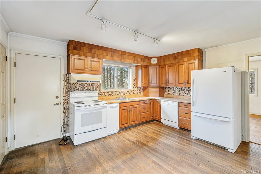 461 East Mountain Road North Cold Spring, NY 10516 - Photo 7 of 29 a kitchen with a refrigerator a stove a sink and dishwasher with wooden floor