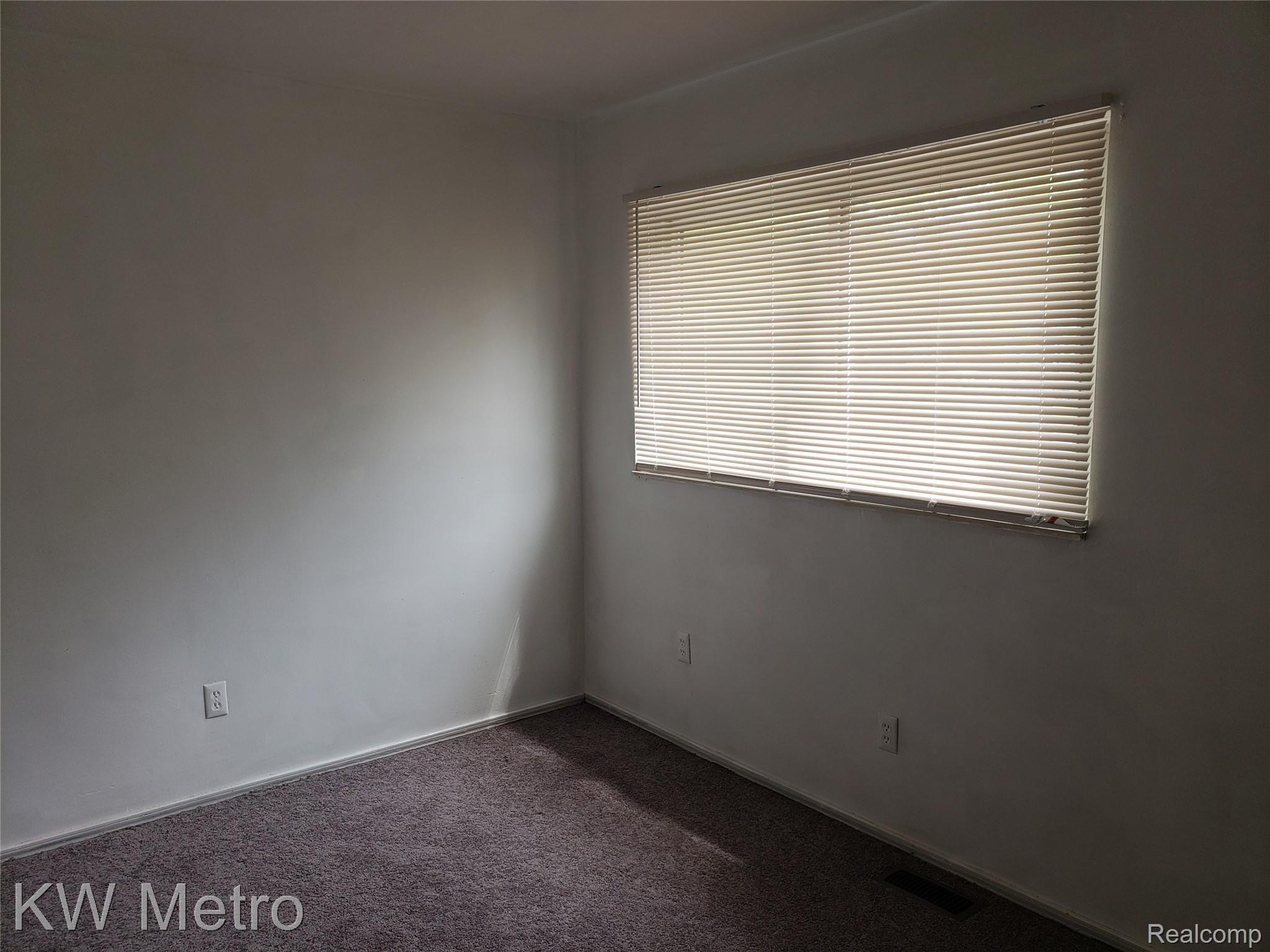 14652 Stephens Road Eastpointe, MI 48021 - Photo 5 of 5 20190518_145842.jpg