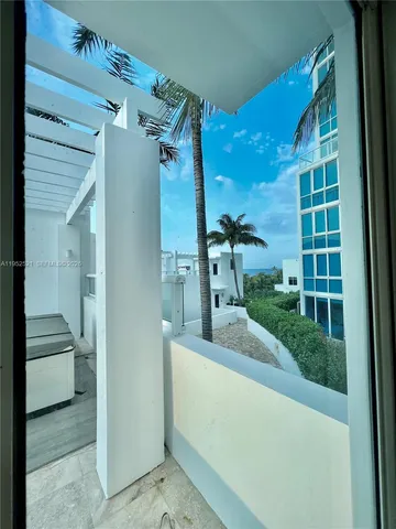 $25,000 | 50 South Pointe Drive, Unit LOFT5, Miami Beach, FL 33139