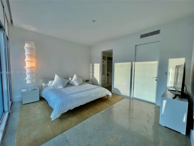 $25,000 | 50 South Pointe Drive, Unit LOFT5, Miami Beach, FL 33139
