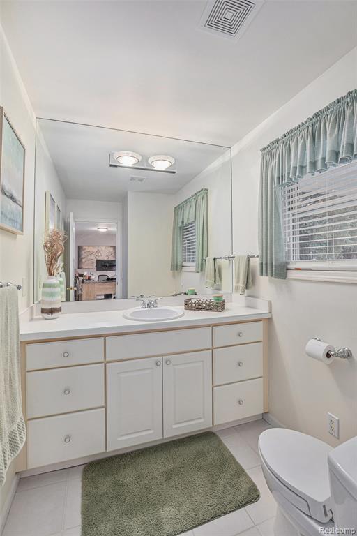 3074 Woodcrest Road Rochester Hills, MI 48309 - Photo 13 of 39
