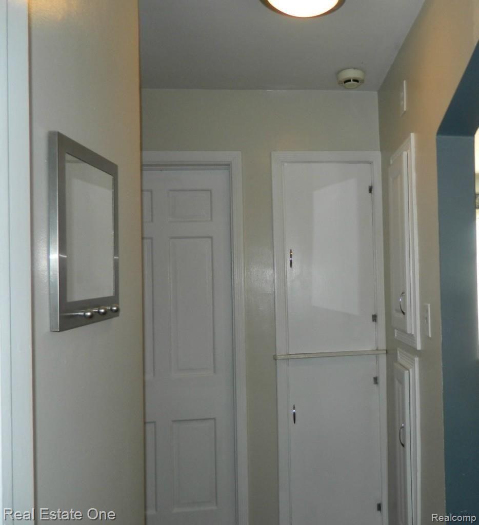 15784 Champaign Road Allen Park, MI 48101 - Photo 9 of 24 HALLWAY