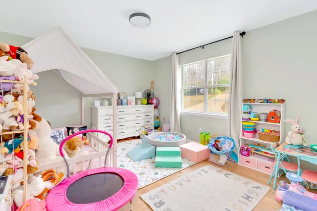 $360,000 | 2422 West Wind Drive, Soddy Daisy, TN 37379