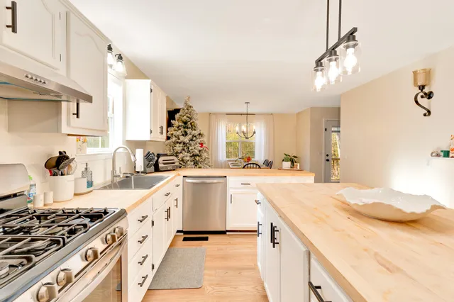 $360,000 | 2422 West Wind Drive, Soddy Daisy, TN 37379