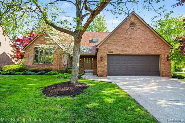 $650,000 | 21850 Dover Court, Beverly Hills, MI 48025