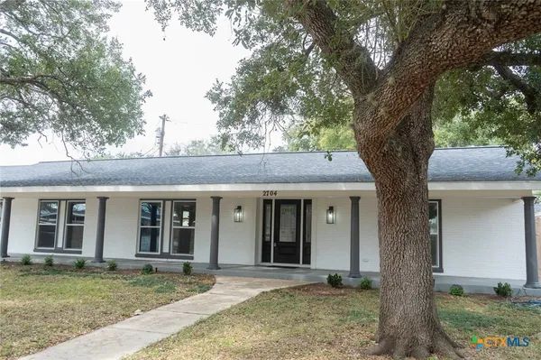 $345,000 | 2704 Loma Vista Avenue, Victoria, TX 77901