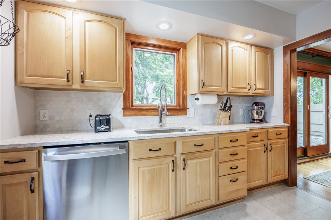 370 Laurelton Road Irondequoit, NY 14609 - Photo 20 of 43