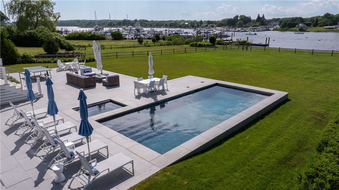 39 Avondale Road Westerly, RI 02891 - Photo 27 of 36