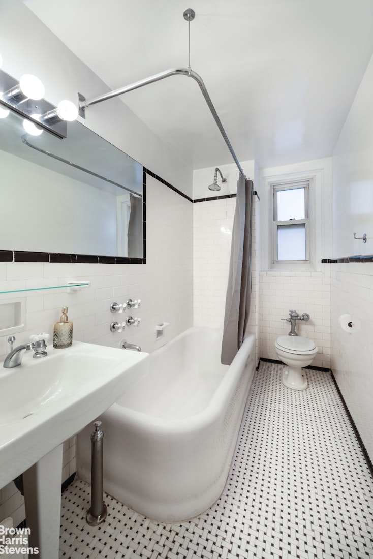 7 East 85th Street, Unit 2D Manhattan, NY 10028 - Photo 6 of 10