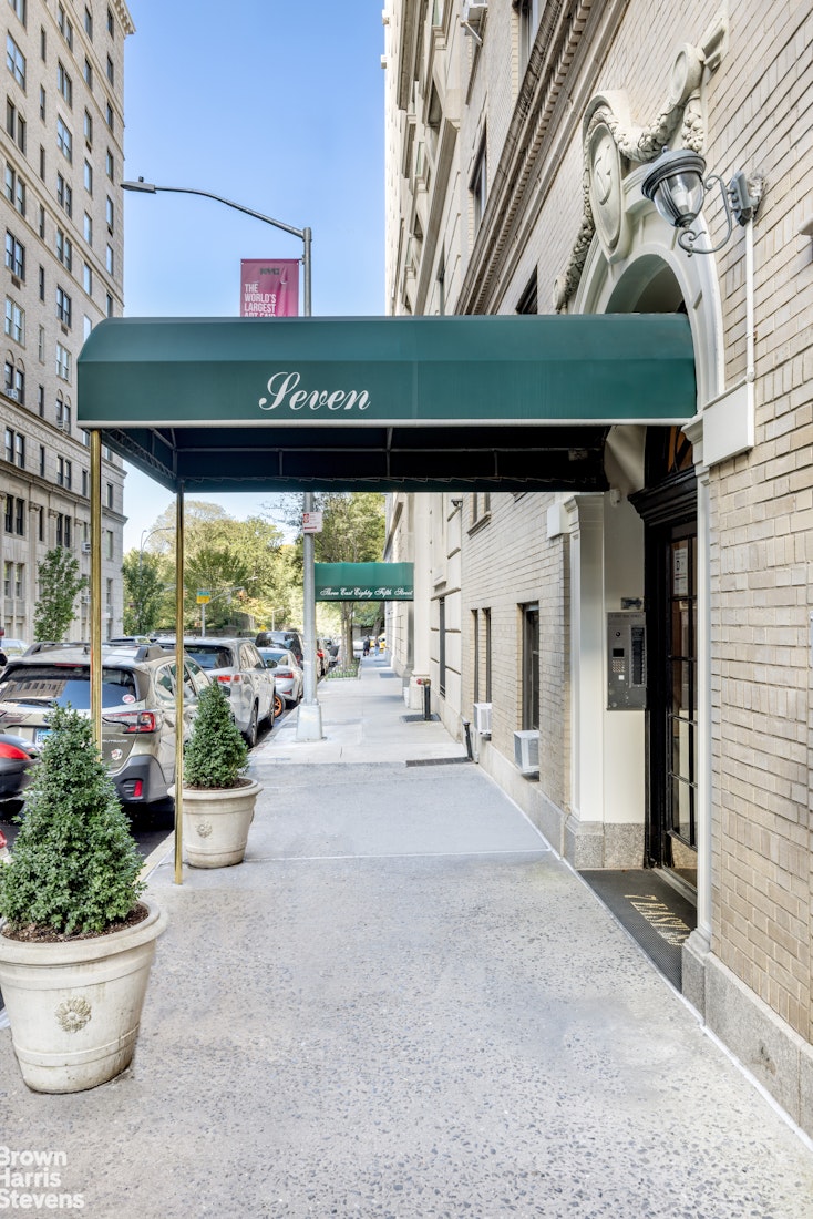 7 East 85th Street, Unit 2D Manhattan, NY 10028 - Photo 9 of 10