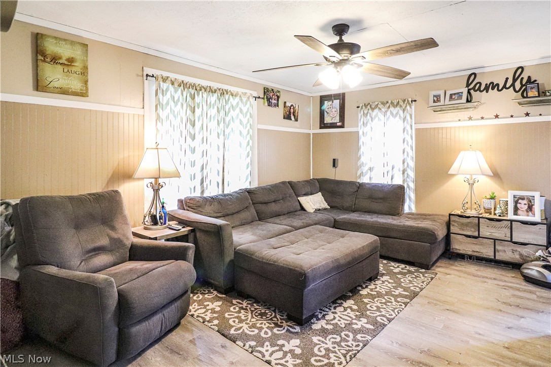16476 Mayfield Road Huntsburg, OH 44046 - Photo 37 of 42 16486 Living Room