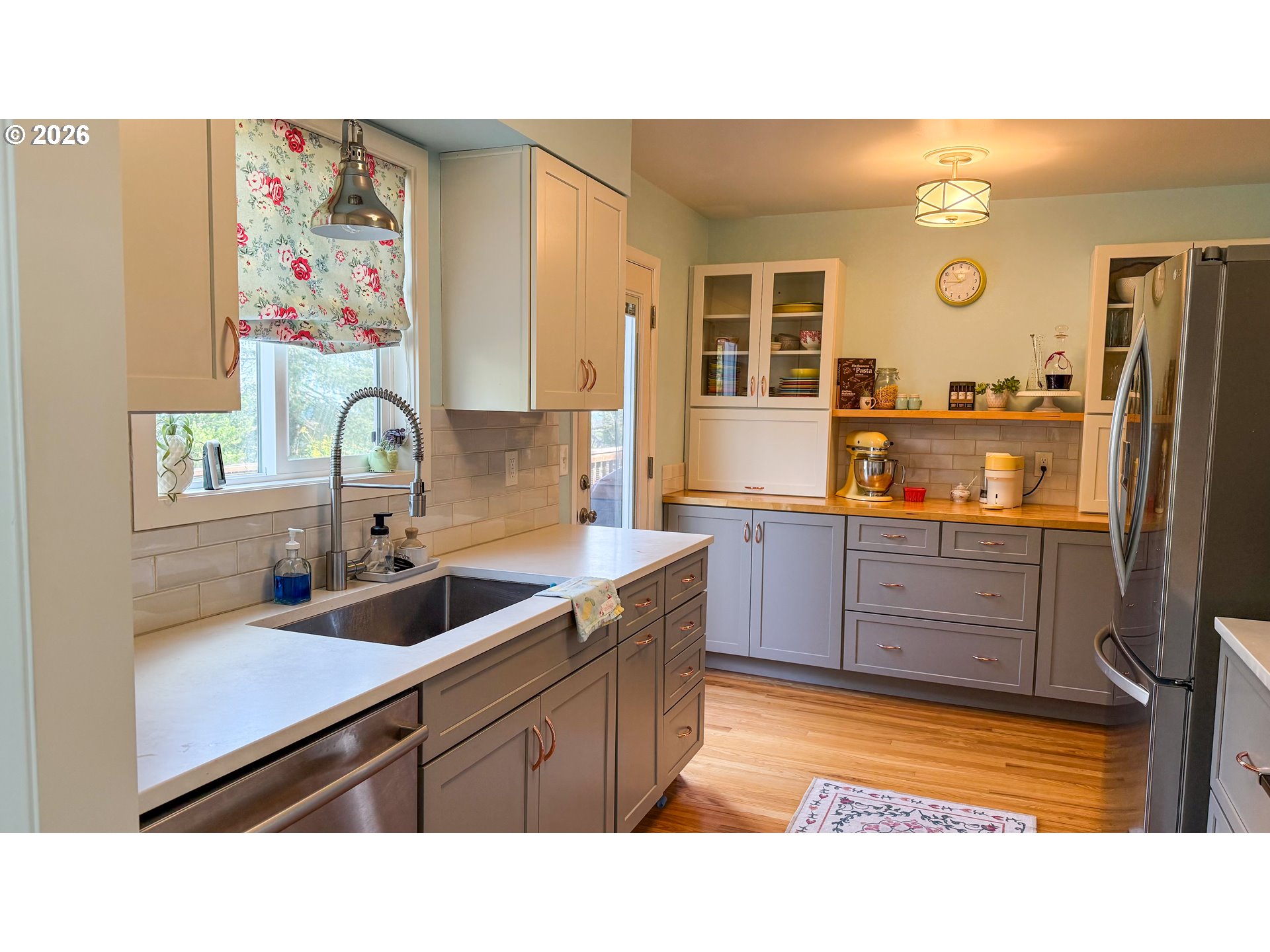 11734 Southeast Idleman Road Happy Valley, OR 97086 - Photo 10 of 48 a kitchen with a sink stove and refrigerator