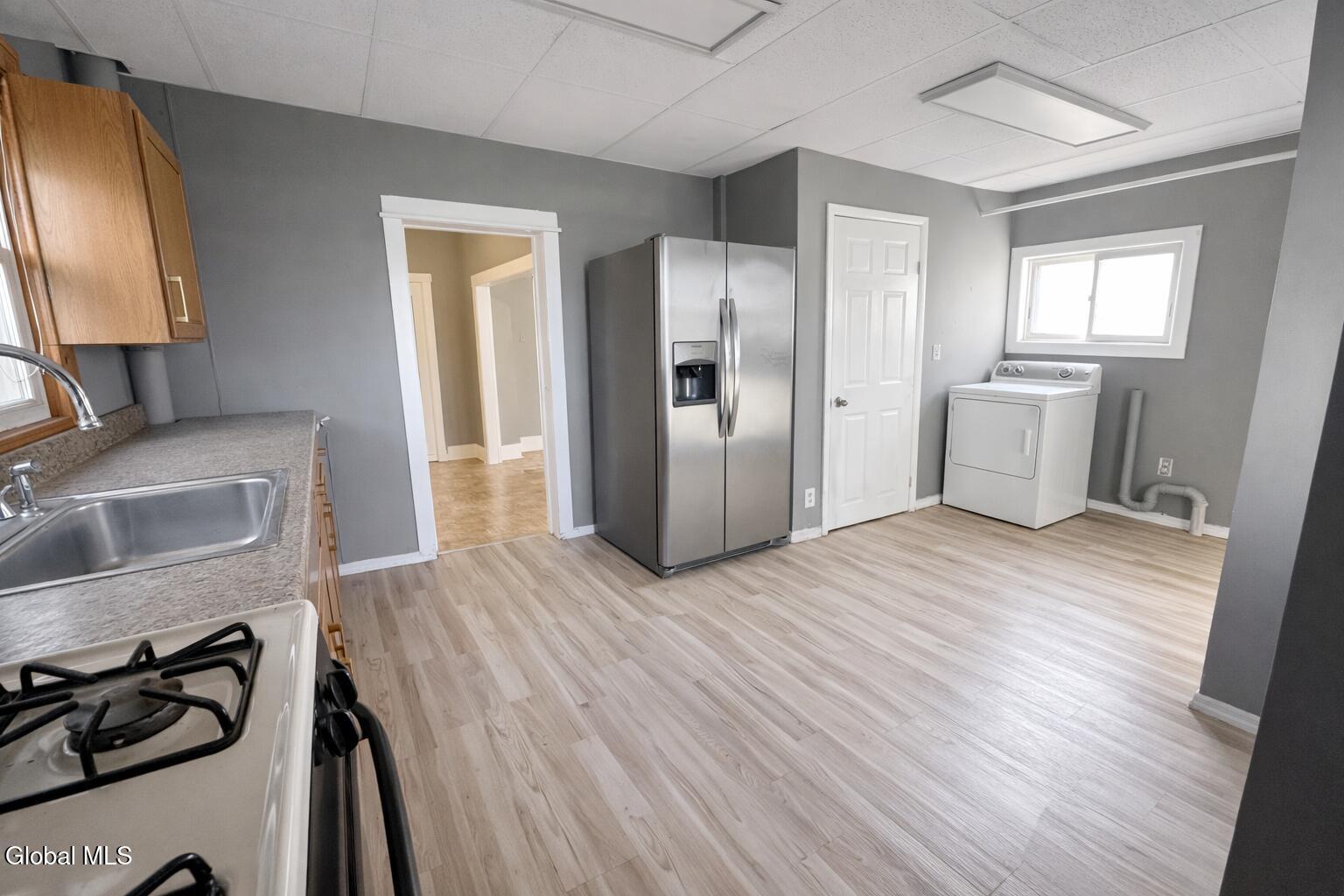 11 Landon Terrace Schenectady, NY 12308 - Photo 15 of 28 kitchen2