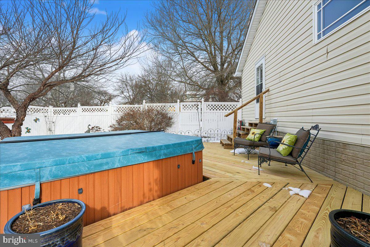 9500 Holsey Road Damascus, MD 20872 - Photo 31 of 76 Primary Suite - Private Garden