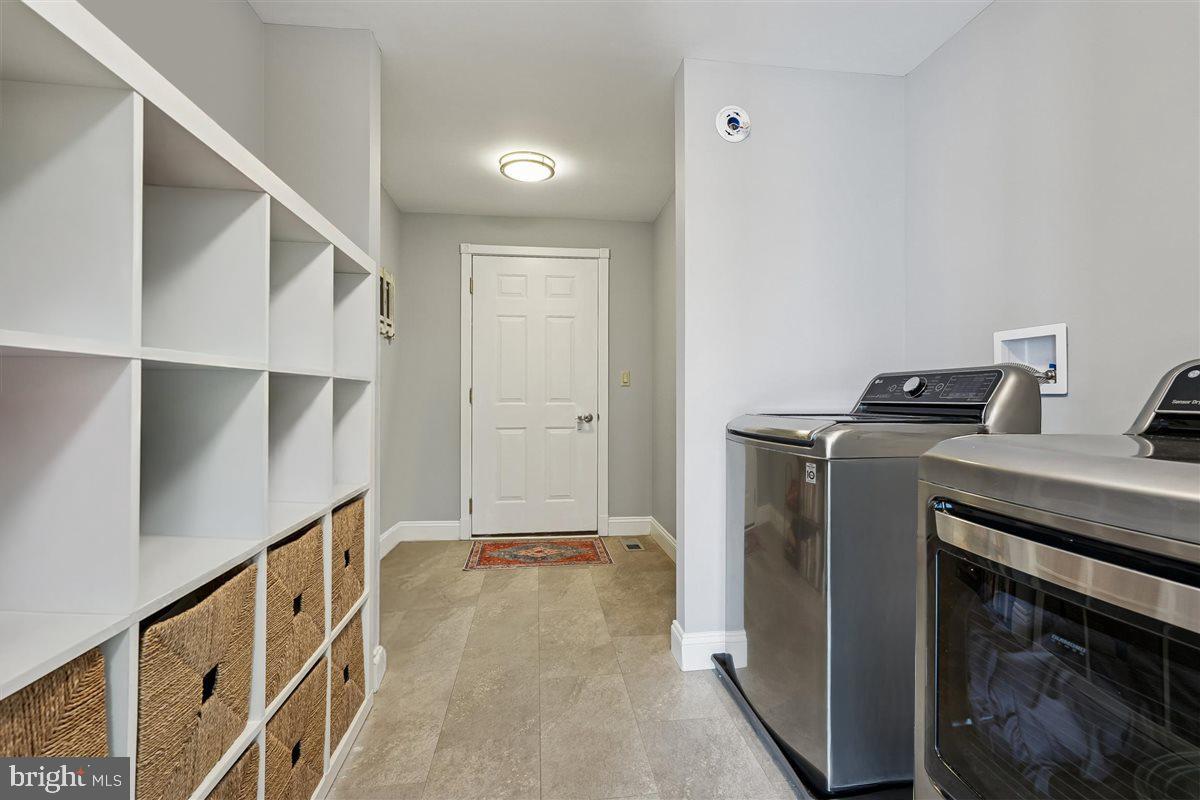 9500 Holsey Road Damascus, MD 20872 - Photo 45 of 76 Mudroom/Laundry/Pantry