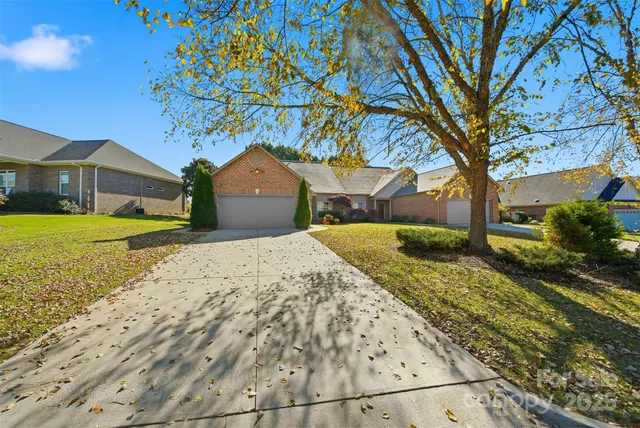 $519,900 | 4410 1st St Drive Northwest, Hickory, NC 28601